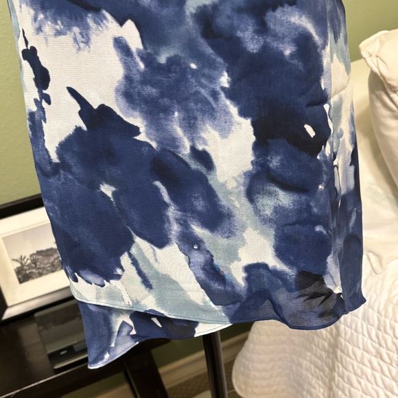 Soft Surroundings Medium Watercolor Blue White Tulip hem tank top shirt tunic - Picture 9 of 15